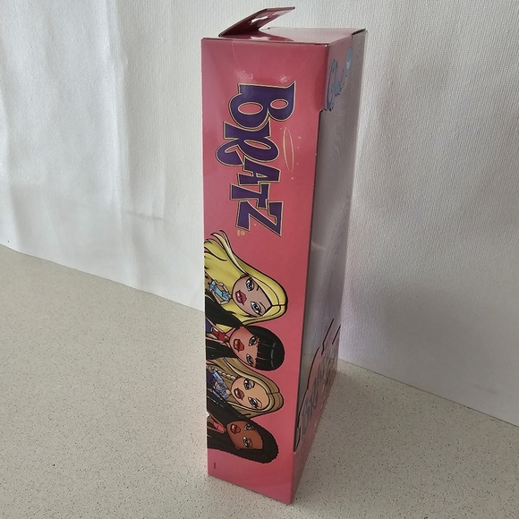 Bratz Doll 9.5" Full Size Blonde CLOE 20 Year Aniversary MGA Toy Christmas Gift - Picture 5 of 12